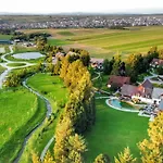 Üdülőközpont Oravsky Haj Garden &